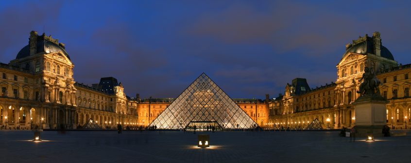 muse-do-louvre-noite